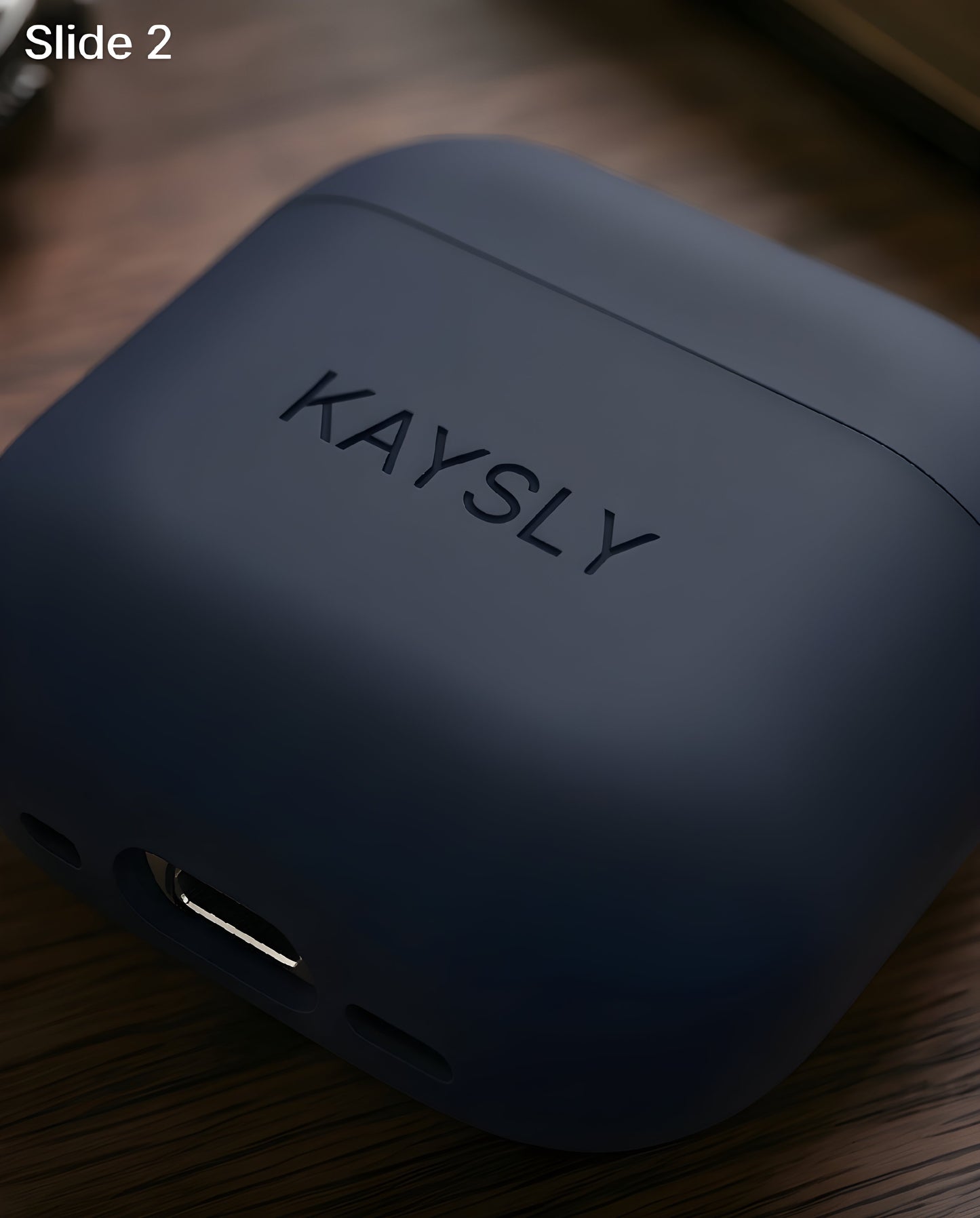  KAYSLY silikonskal för AirPods 4 i mörkblå – close-up
