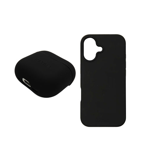 Bild som visar en iPhone 17 med ett svart silikonskal tillsammans med ett AirPods 4-skal i samma färg. Den stilrena designen och den harmoniska färgsättningen skapar ett modernt och enhetligt uttryck.